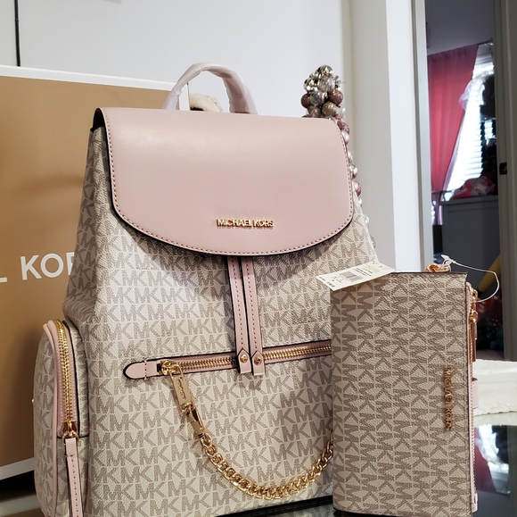 New 🎀 Michael Kors LG Chain Backploack Vanilla pink & Double Zip Wallet - Picture 14 of 14